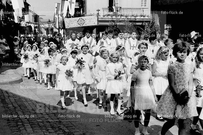 1967 Fronleichnamsprozession in Sinzig: FRSN-005926