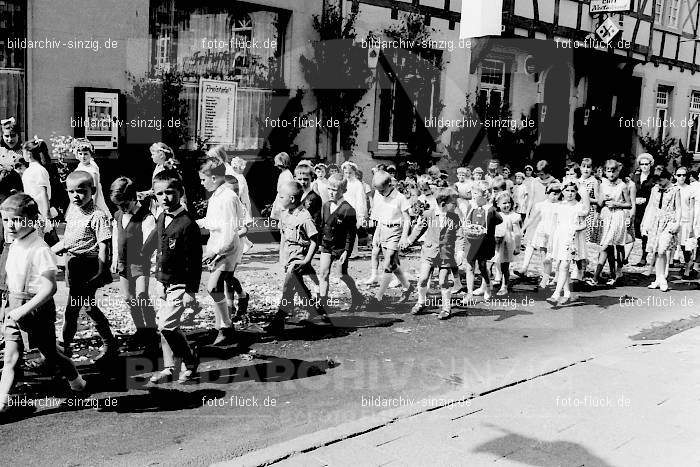 1967 Fronleichnamsprozession in Sinzig: FRSN-006004