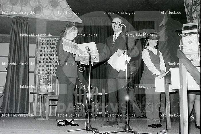 Weihnachtsfeier für die Kinder der Beschäftigten der Firma Agrob in Sinzig 1969: WHFRKNBSFRGRSN-006866