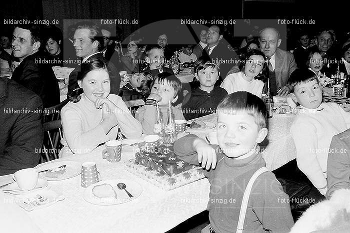 Weihnachtsfeier für die Kinder der Beschäftigten der Firma Agrob in Sinzig 1969: WHFRKNBSFRGRSN-006891