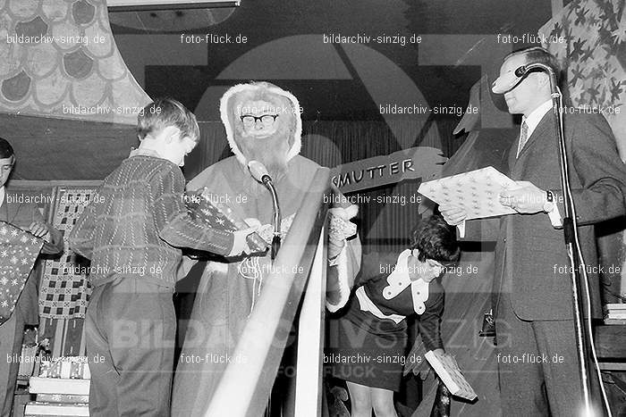 Weihnachtsfeier für die Kinder der Beschäftigten der Firma Agrob in Sinzig 1969: WHFRKNBSFRGRSN-006892