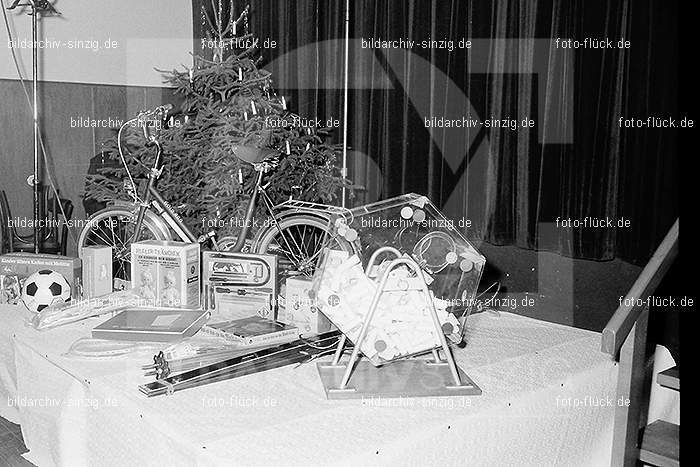 Weihnachtsfeier für die Kinder der Beschäftigten der Firma Agrob in Sinzig 1969: WHFRKNBSFRGRSN-006896