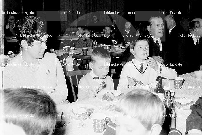 Weihnachtsfeier für die Kinder der Beschäftigten der Firma Agrob in Sinzig 1969: WHFRKNBSFRGRSN-006898