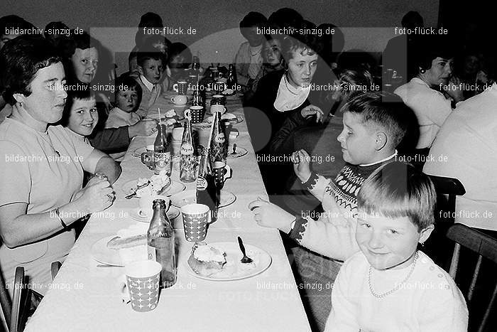 Weihnachtsfeier für die Kinder der Beschäftigten der Firma Agrob in Sinzig 1969: WHFRKNBSFRGRSN-006899