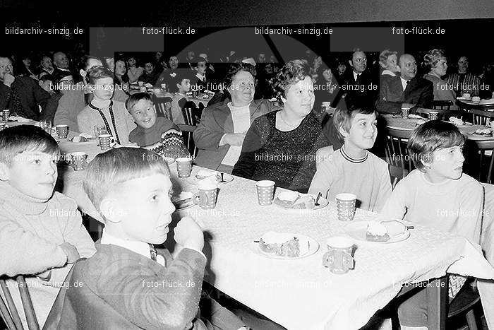 Weihnachtsfeier für die Kinder der Beschäftigten der Firma Agrob in Sinzig 1969: WHFRKNBSFRGRSN-006902