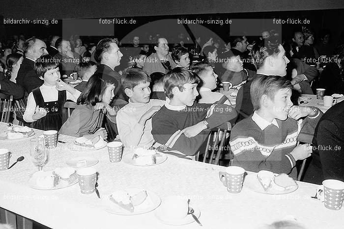 Weihnachtsfeier für die Kinder der Beschäftigten der Firma Agrob in Sinzig 1969: WHFRKNBSFRGRSN-006903