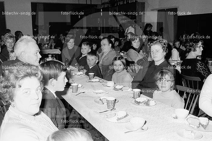 Weihnachtsfeier für die Kinder der Beschäftigten der Firma Agrob in Sinzig 1969: WHFRKNBSFRGRSN-006905