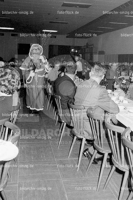 Weihnachtsfeier für die Kinder der Beschäftigten der Firma Agrob in Sinzig 1969: WHFRKNBSFRGRSN-006913