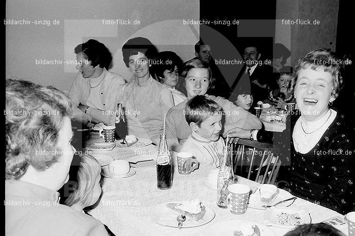 Weihnachtsfeier für die Kinder der Beschäftigten der Firma Agrob in Sinzig 1969: WHFRKNBSFRGRSN-006924