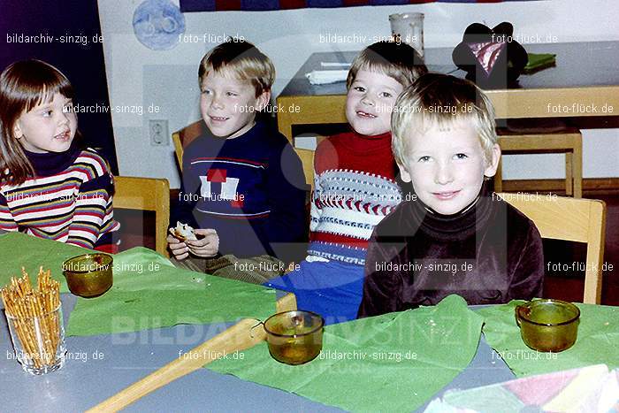 1979 St. Martin Feier im Kath. Kindergarten St. Peter Sinzig: STMRFRKTKNSTPTSN-007255