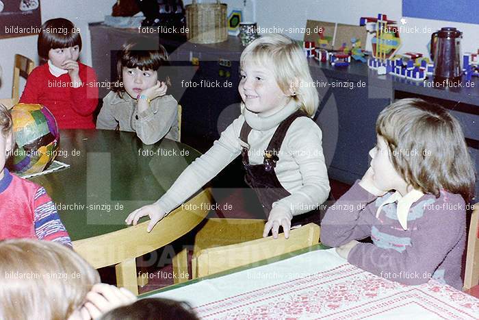 1979 St. Martin Feier im Kath. Kindergarten St. Peter Sinzig: STMRFRKTKNSTPTSN-007292