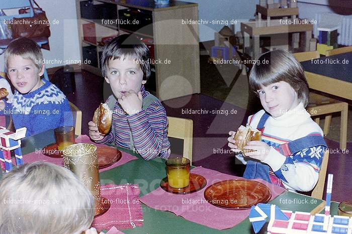 1979 St. Martin Feier im Kath. Kindergarten St. Peter Sinzig: STMRFRKTKNSTPTSN-007303