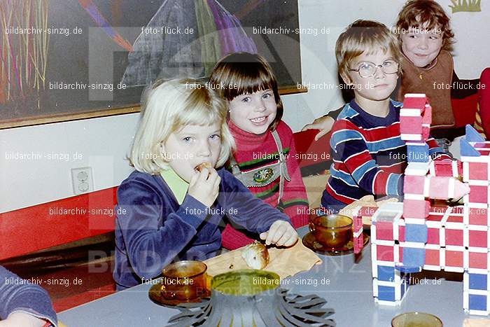 1979 St. Martin Feier im Kath. Kindergarten St. Peter Sinzig: STMRFRKTKNSTPTSN-007320