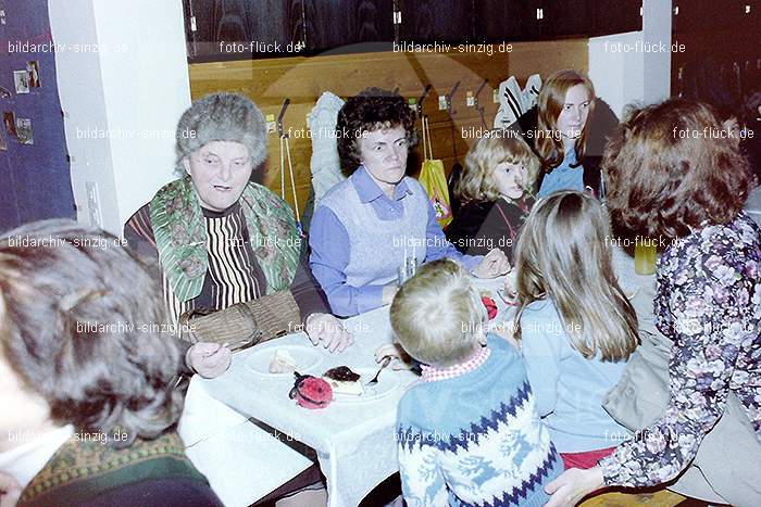 1979 Basar im Kath. Kindergarten St. Peter Sinzig: BSKTKNSTPTSN-008099