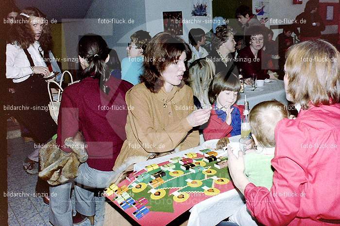 1979 Basar im Kath. Kindergarten St. Peter Sinzig: BSKTKNSTPTSN-008105