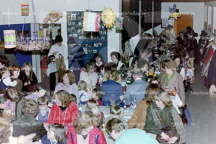 1979 Basar im Kath. Kindergarten St. Peter Sinzig: BSKTKNSTPTSN-008110