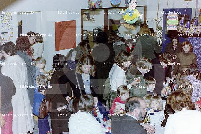 1979 Basar im Kath. Kindergarten St. Peter Sinzig: BSKTKNSTPTSN-008111
