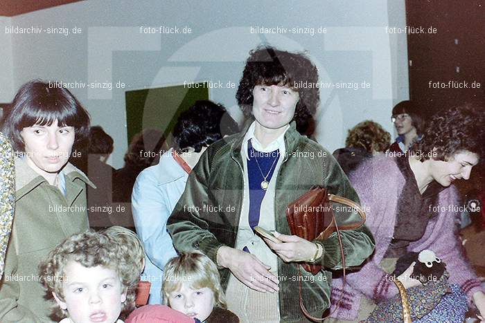 1979 Basar im Kath. Kindergarten St. Peter Sinzig: BSKTKNSTPTSN-008116