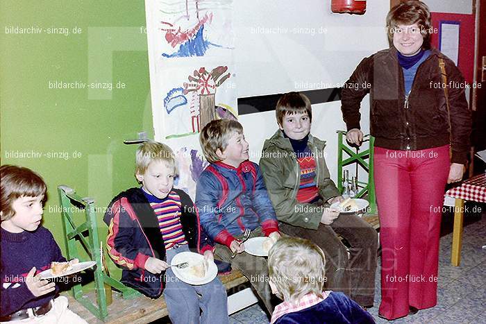 1979 Basar im Kath. Kindergarten St. Peter Sinzig: BSKTKNSTPTSN-008117