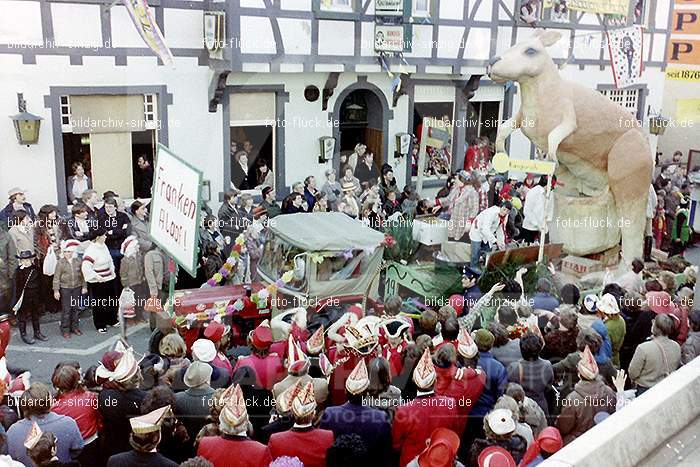 1980 Karnevals Umzug Veilchen Dienstag Sinzig: KRMZVLDNSN-008145