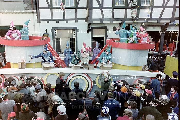 1980 Karnevals Umzug Veilchen Dienstag Sinzig: KRMZVLDNSN-008164