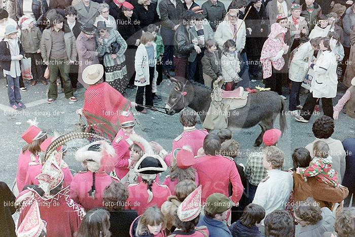 1980 Karnevals Umzug Veilchen Dienstag Sinzig: KRMZVLDNSN-008195