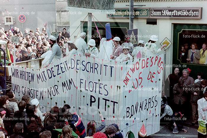 1980 Karnevals Umzug Veilchen Dienstag Sinzig: KRMZVLDNSN-008201
