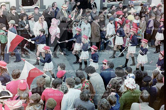 1980 Karnevals Umzug Veilchen Dienstag Sinzig: KRMZVLDNSN-008205