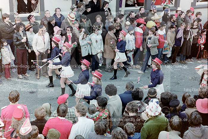 1980 Karnevals Umzug Veilchen Dienstag Sinzig: KRMZVLDNSN-008206