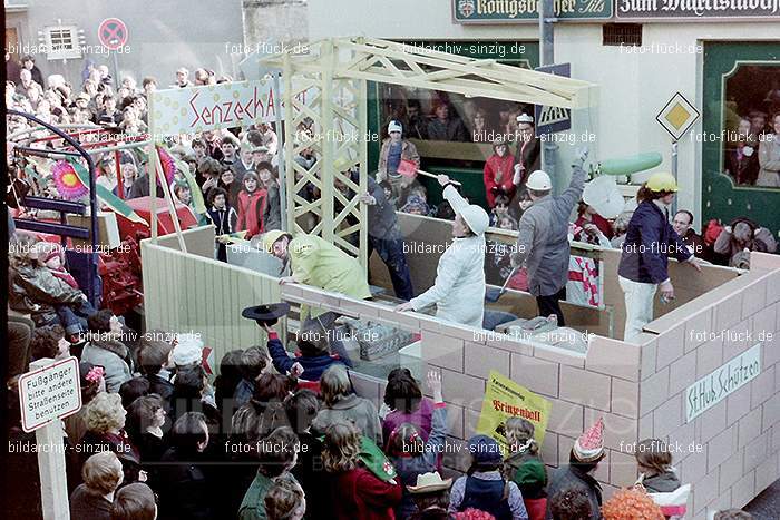 1980 Karnevals Umzug Veilchen Dienstag Sinzig: KRMZVLDNSN-008209