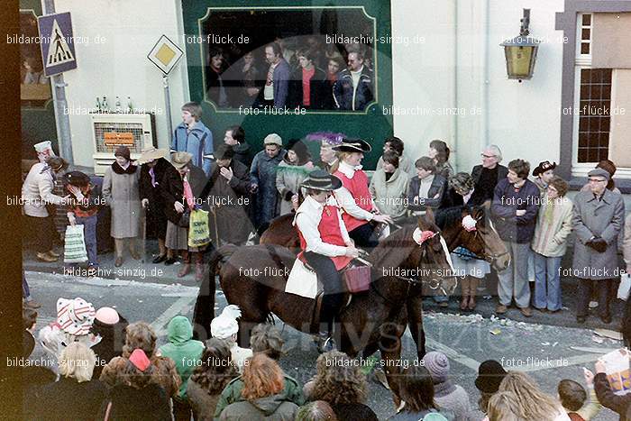 1980 Karnevals Umzug Veilchen Dienstag Sinzig: KRMZVLDNSN-008240