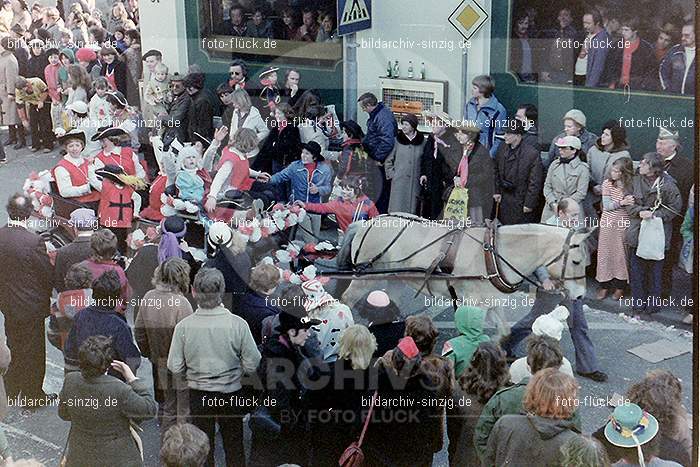 1980 Karnevals Umzug Veilchen Dienstag Sinzig: KRMZVLDNSN-008241