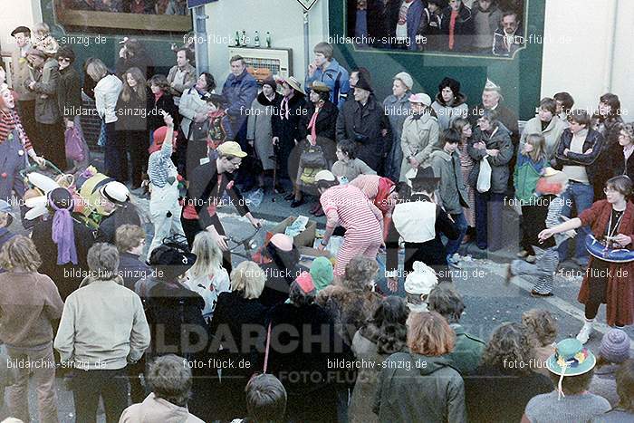 1980 Karnevals Umzug Veilchen Dienstag Sinzig: KRMZVLDNSN-008251