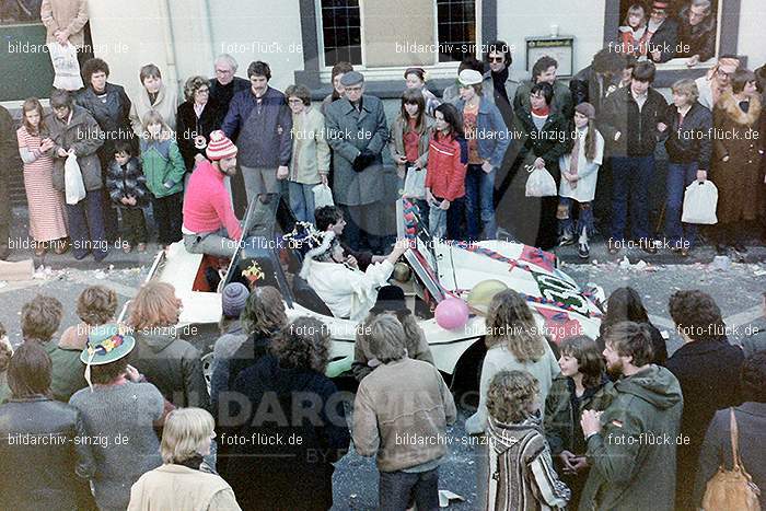 1980 Karnevals Umzug Veilchen Dienstag Sinzig: KRMZVLDNSN-008263
