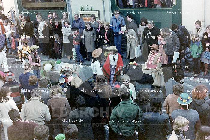 1980 Karnevals Umzug Veilchen Dienstag Sinzig: KRMZVLDNSN-008265