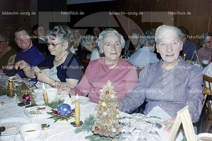 1974 Weihnachtsfeier der Senioren im Helenensaal Sinzig: WHSNHLSN-008322