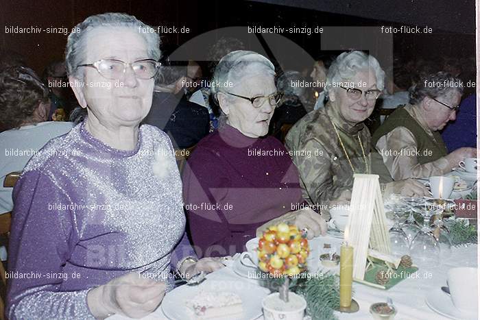 1974 Weihnachtsfeier der Senioren im Helenensaal Sinzig: WHSNHLSN-008325