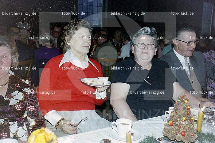 1974 Weihnachtsfeier der Senioren im Helenensaal Sinzig: WHSNHLSN-008333