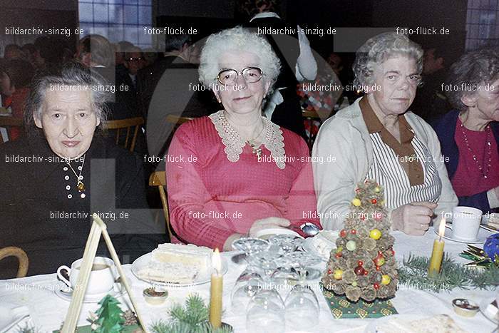 1974 Weihnachtsfeier der Senioren im Helenensaal Sinzig: WHSNHLSN-008338