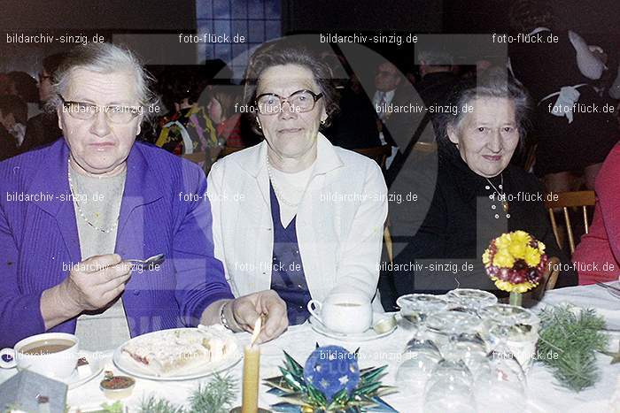 1974 Weihnachtsfeier der Senioren im Helenensaal Sinzig: WHSNHLSN-008339