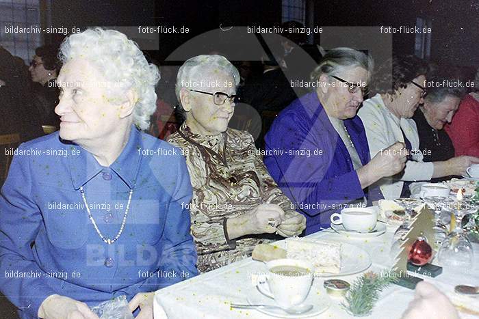 1974 Weihnachtsfeier der Senioren im Helenensaal Sinzig: WHSNHLSN-008340