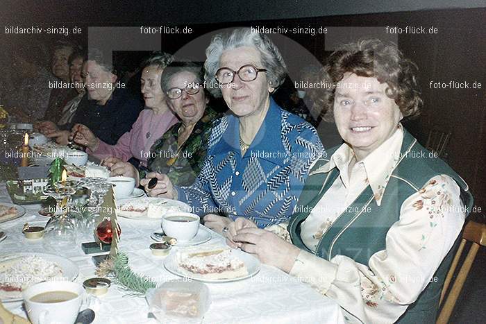 1974 Weihnachtsfeier der Senioren im Helenensaal Sinzig: WHSNHLSN-008343