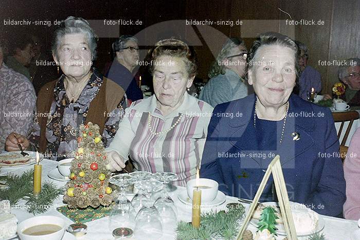 1974 Weihnachtsfeier der Senioren im Helenensaal Sinzig: WHSNHLSN-008345