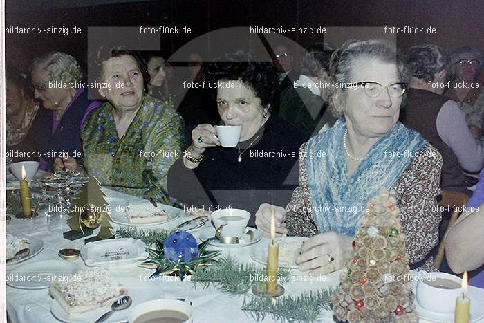 1974 Weihnachtsfeier der Senioren im Helenensaal Sinzig: WHSNHLSN-008349