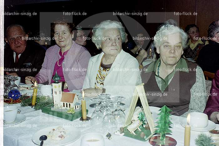 1974 Weihnachtsfeier der Senioren im Helenensaal Sinzig: WHSNHLSN-008354