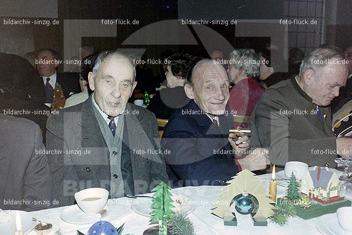 1974 Weihnachtsfeier der Senioren im Helenensaal Sinzig: WHSNHLSN-008360