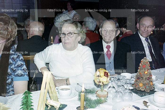 1974 Weihnachtsfeier der Senioren im Helenensaal Sinzig: WHSNHLSN-008363