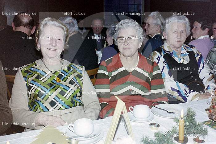 1974 Weihnachtsfeier der Senioren im Helenensaal Sinzig: WHSNHLSN-008365
