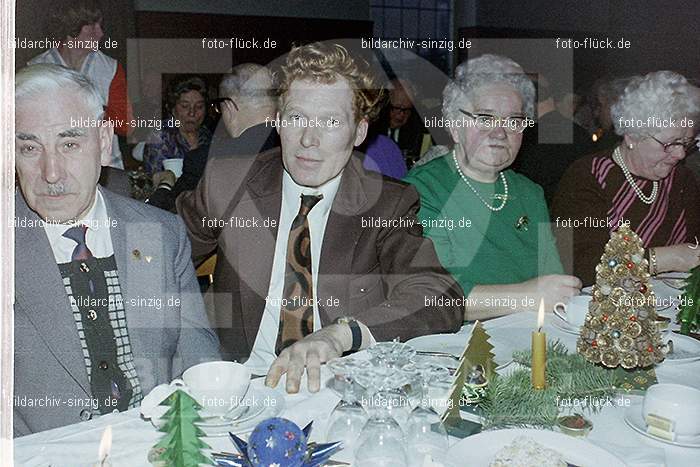1974 Weihnachtsfeier der Senioren im Helenensaal Sinzig: WHSNHLSN-008367