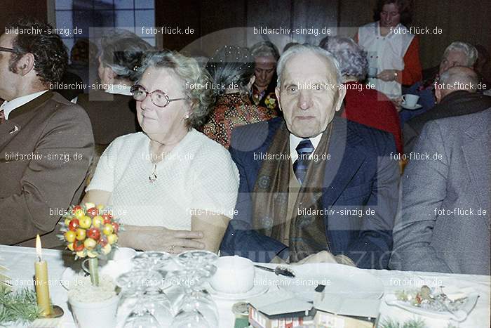 1974 Weihnachtsfeier der Senioren im Helenensaal Sinzig: WHSNHLSN-008368